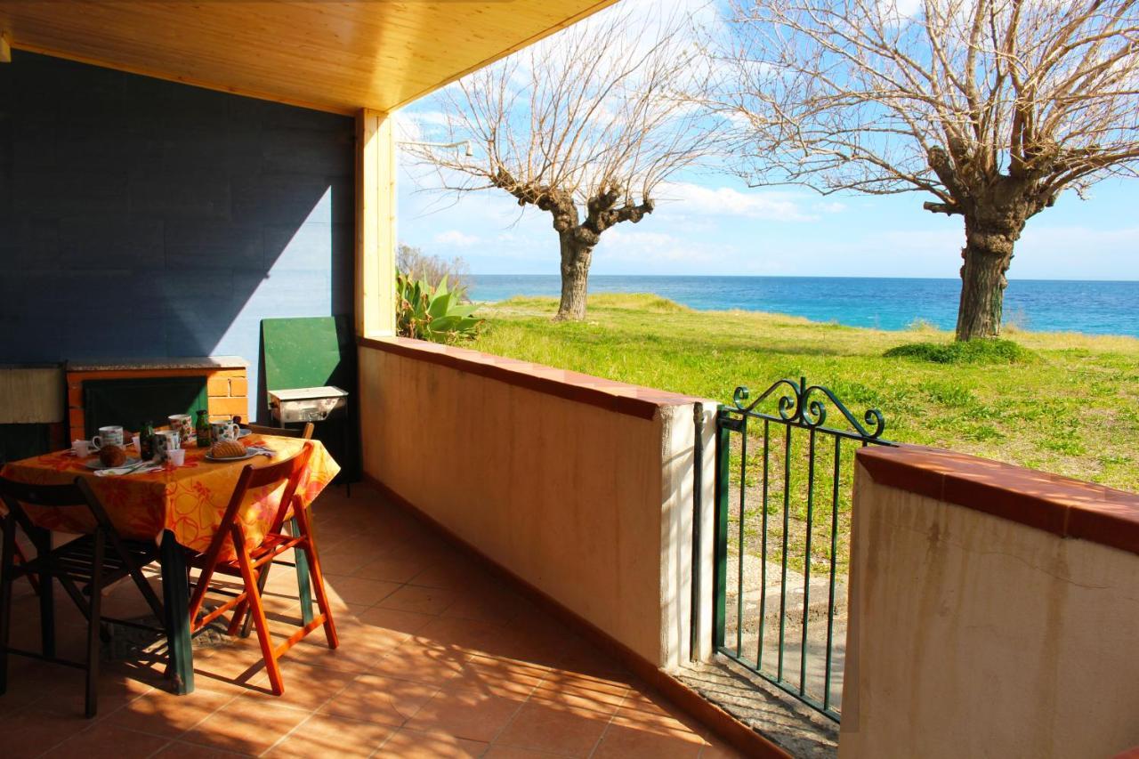 House On The Sea Villa Mascali Exterior photo